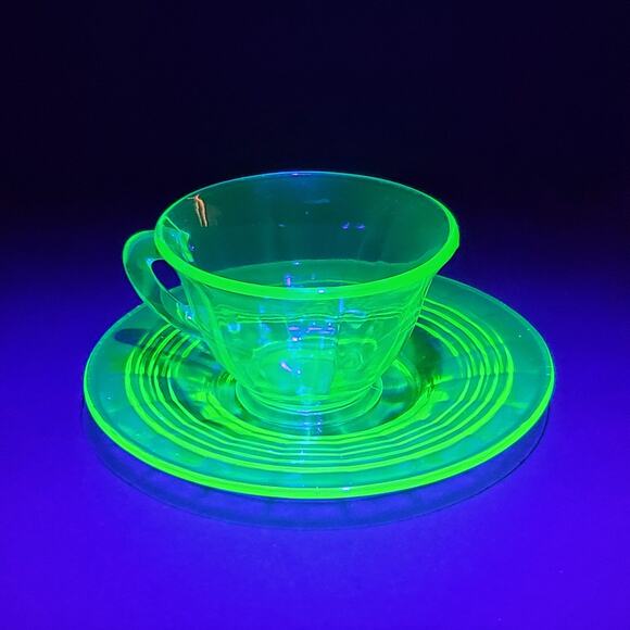 Vintage Green Depression Vaseline Glass Tea Cup & Saucer Uranium - Picture 1 of 13